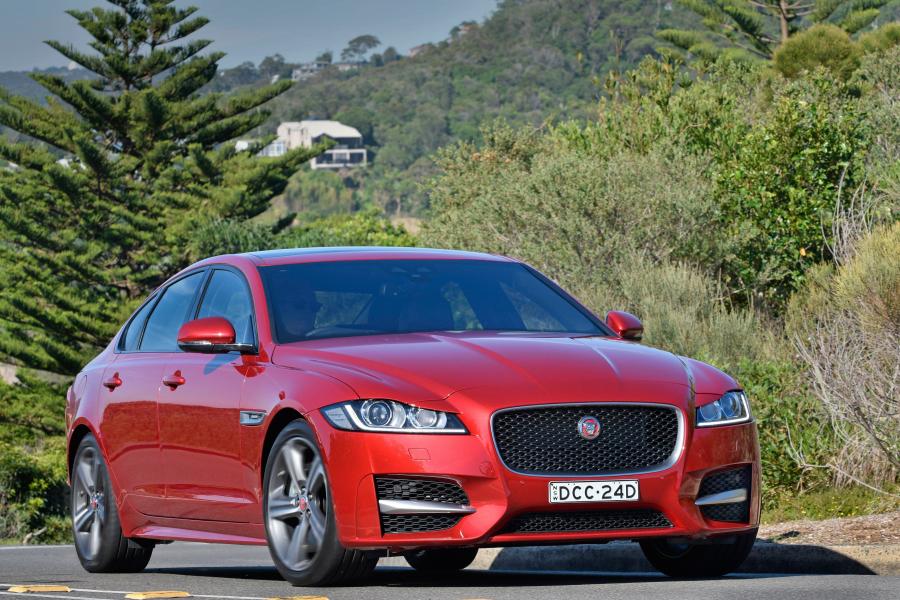  Jaguar XF R-Sport 2016 года  (AU) (фото 6 из 26)